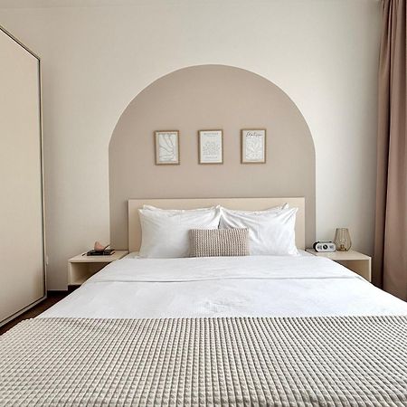 Wanderlust Home Cream, Rasnov Apt For 4, Wifi And Free Parking Экстерьер фото