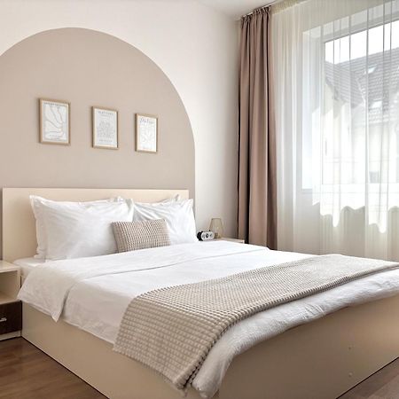 Wanderlust Home Cream, Rasnov Apt For 4, Wifi And Free Parking Экстерьер фото