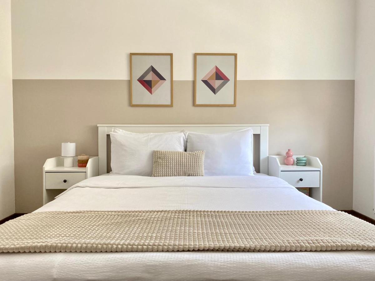 Wanderlust Home Cream, Rasnov Apt For 4, Wifi And Free Parking Экстерьер фото
