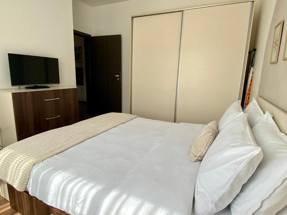 Wanderlust Home Cream, Rasnov Apt For 4, Wifi And Free Parking Экстерьер фото