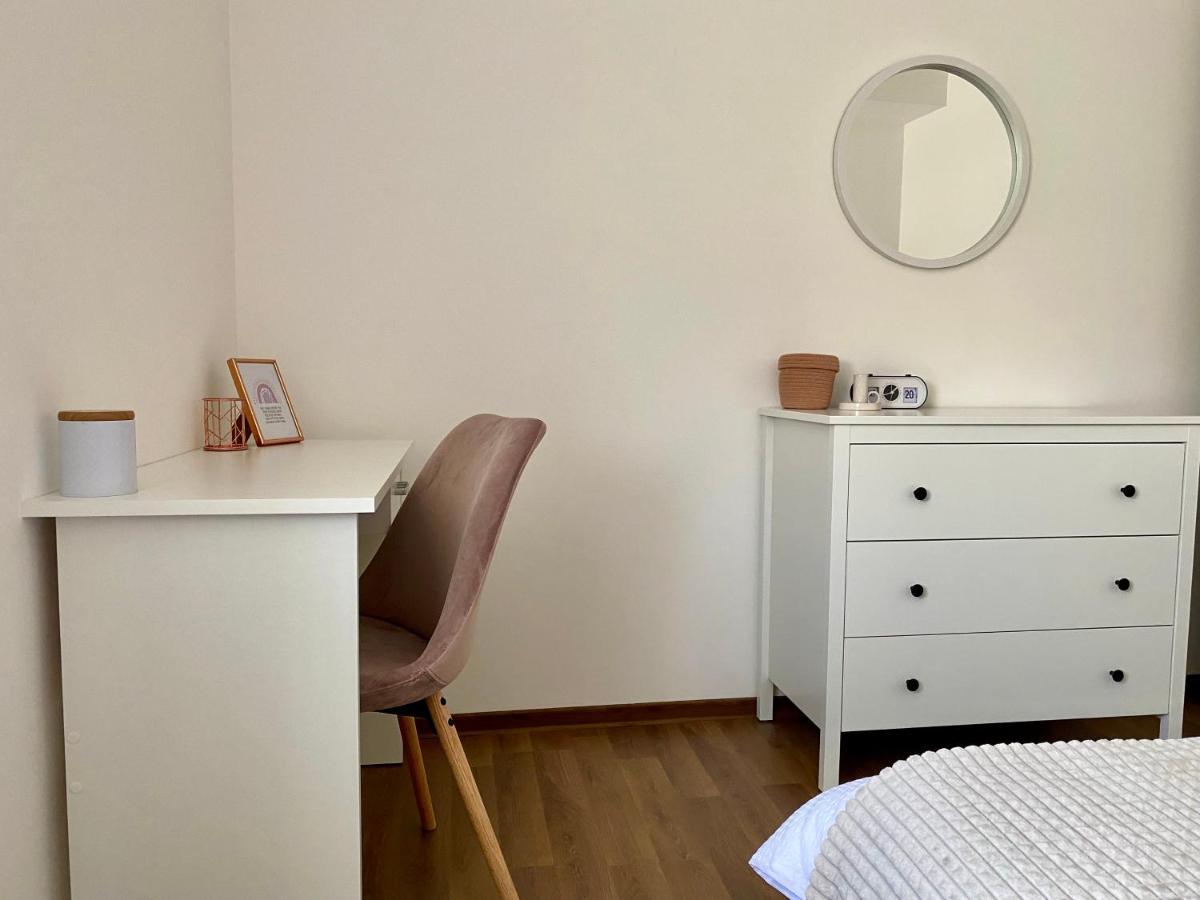 Wanderlust Home Cream, Rasnov Apt For 4, Wifi And Free Parking Экстерьер фото