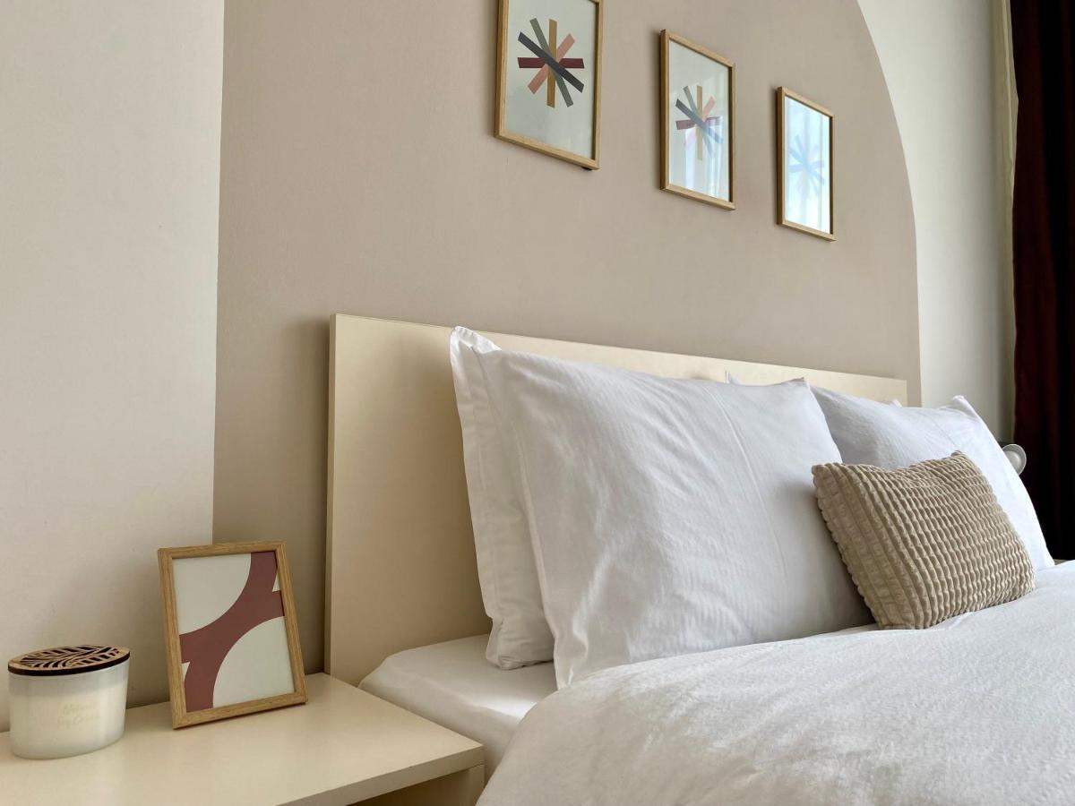 Wanderlust Home Cream, Rasnov Apt For 4, Wifi And Free Parking Экстерьер фото