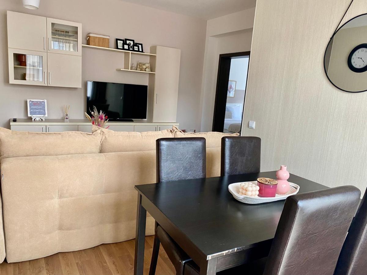 Wanderlust Home Cream, Rasnov Apt For 4, Wifi And Free Parking Экстерьер фото