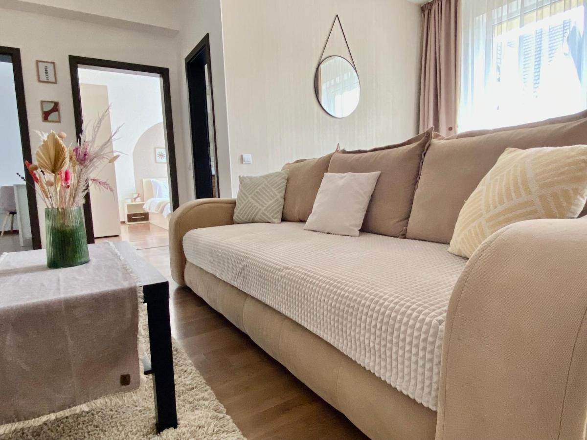 Wanderlust Home Cream, Rasnov Apt For 4, Wifi And Free Parking Экстерьер фото