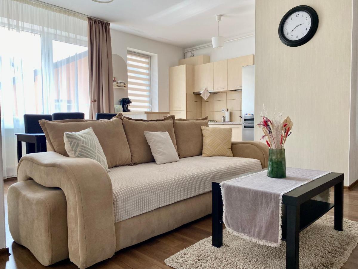 Wanderlust Home Cream, Rasnov Apt For 4, Wifi And Free Parking Экстерьер фото