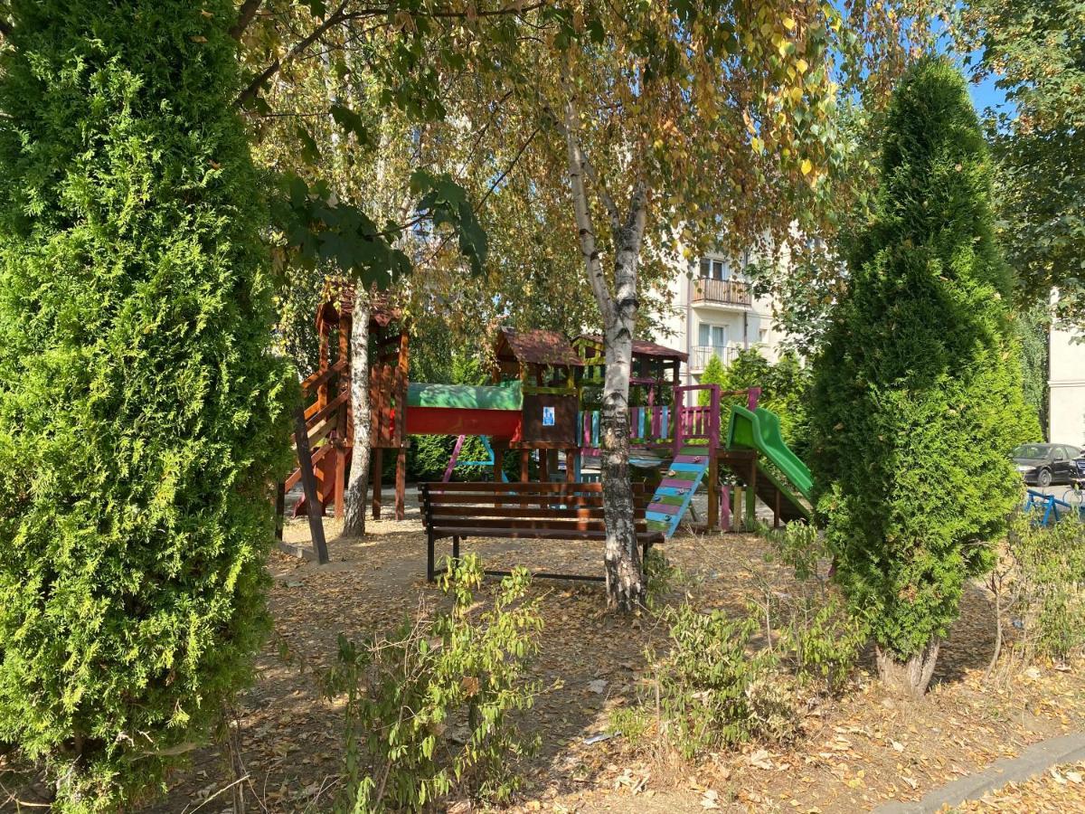 Wanderlust Home Cream, Rasnov Apt For 4, Wifi And Free Parking Экстерьер фото