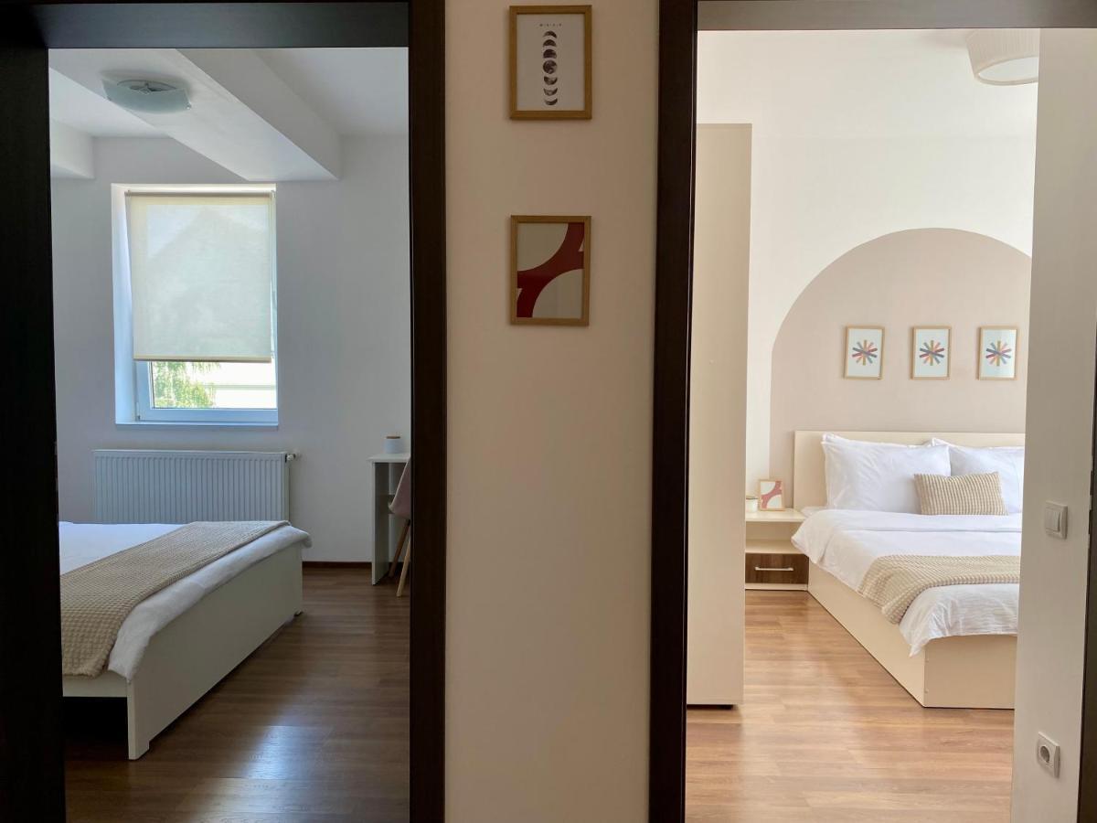 Wanderlust Home Cream, Rasnov Apt For 4, Wifi And Free Parking Экстерьер фото
