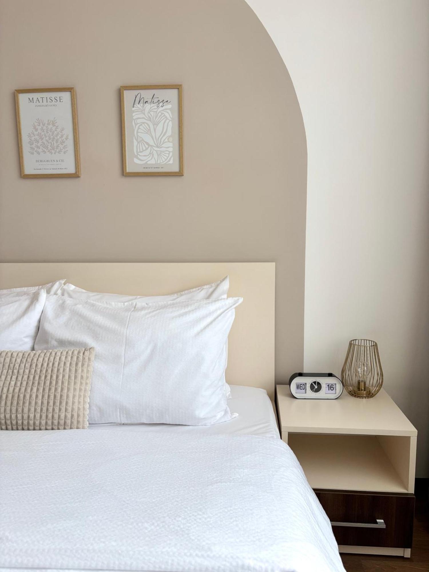 Wanderlust Home Cream, Rasnov Apt For 4, Wifi And Free Parking Экстерьер фото