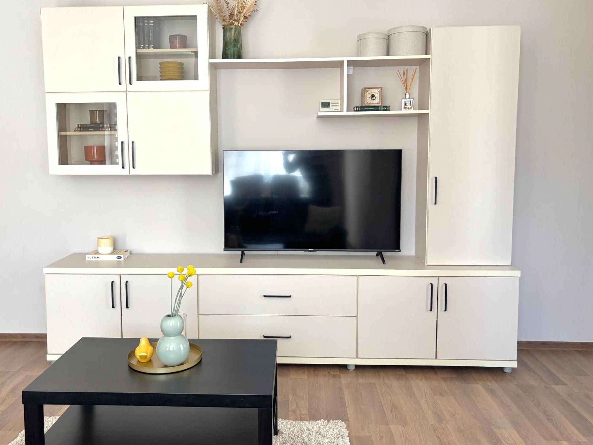 Wanderlust Home Cream, Rasnov Apt For 4, Wifi And Free Parking Экстерьер фото