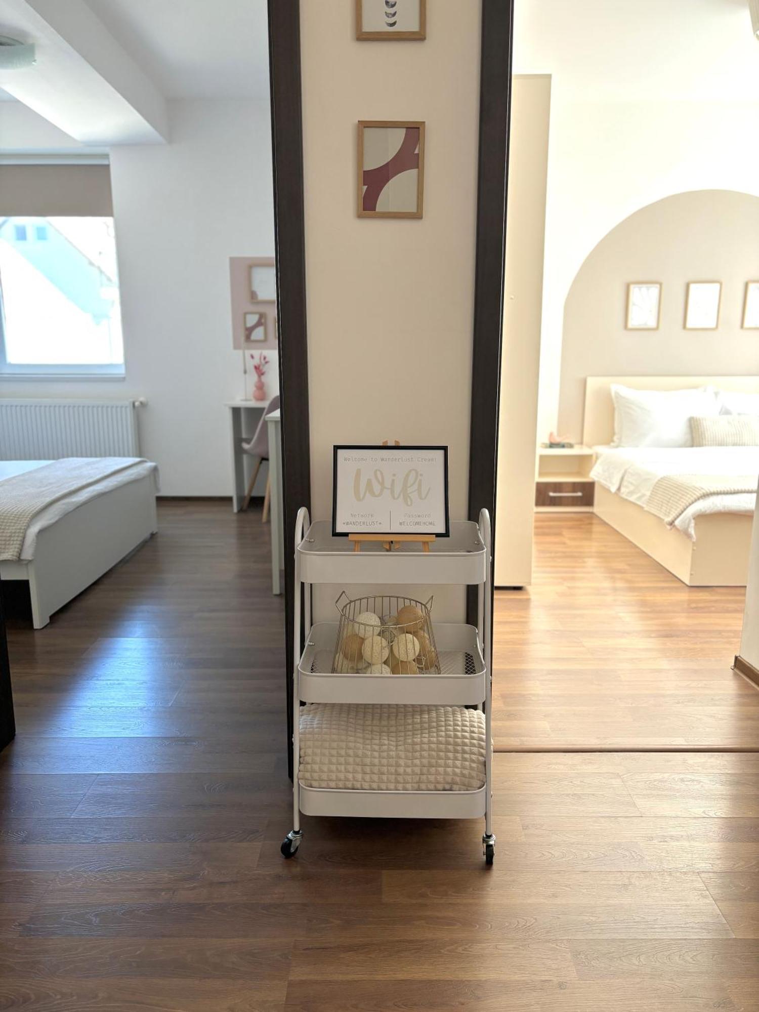 Wanderlust Home Cream, Rasnov Apt For 4, Wifi And Free Parking Экстерьер фото