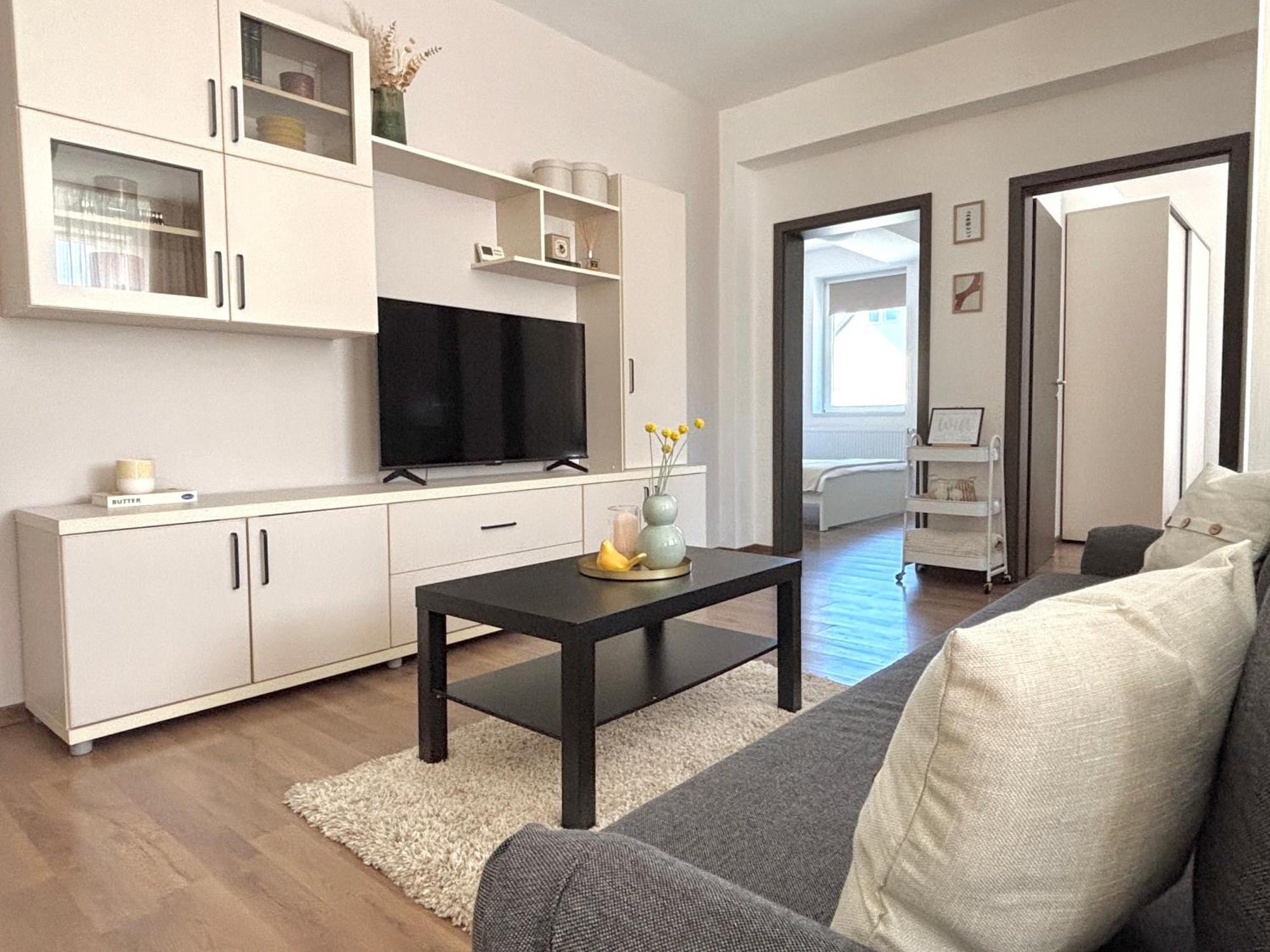 Wanderlust Home Cream, Rasnov Apt For 4, Wifi And Free Parking Экстерьер фото