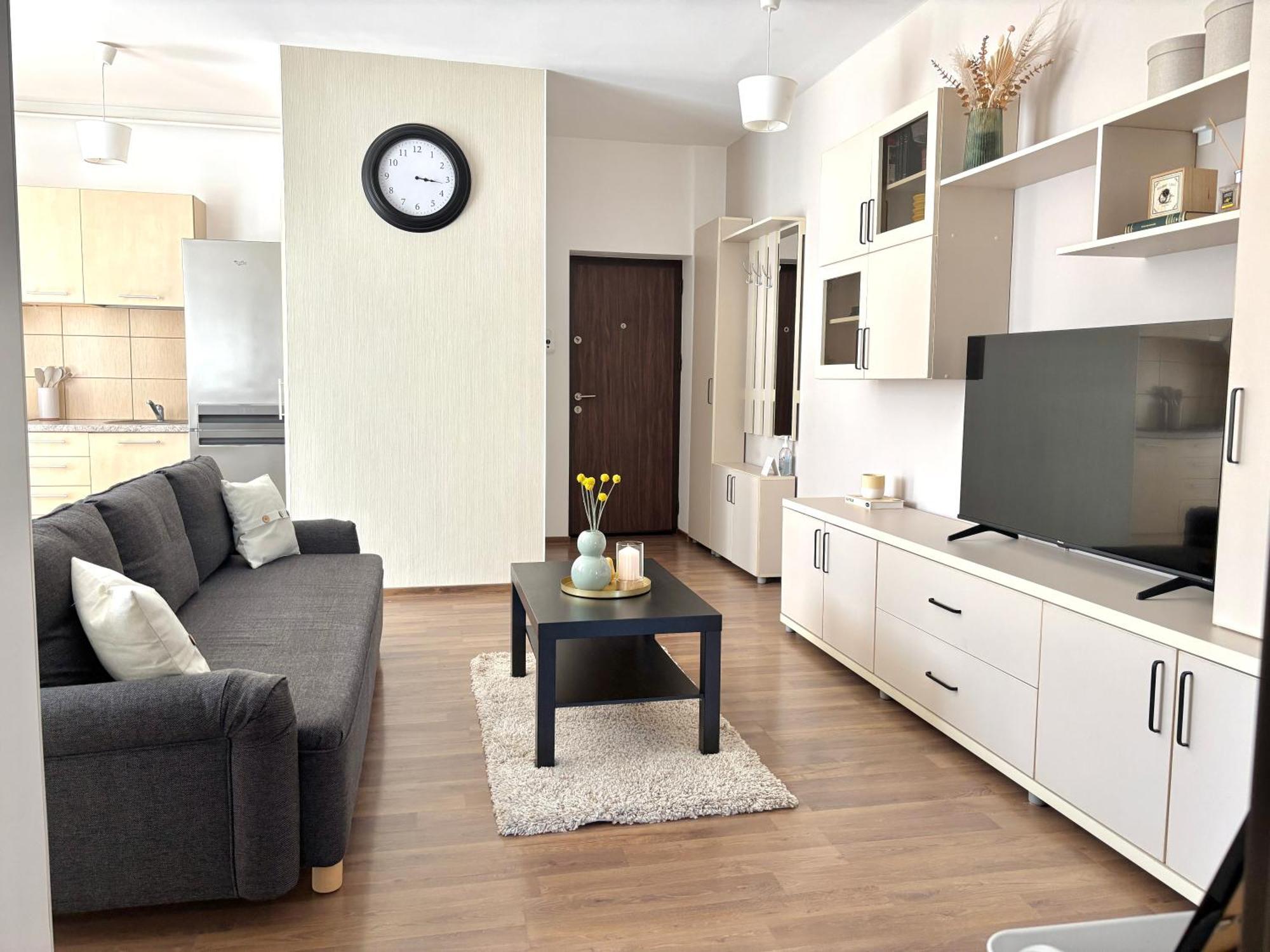Wanderlust Home Cream, Rasnov Apt For 4, Wifi And Free Parking Экстерьер фото